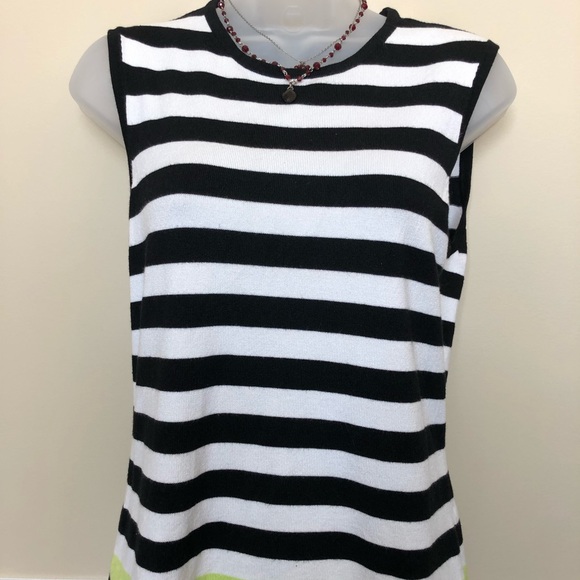 🌸Liz Claiborne sleeveless sweater🌸 - Picture 2 of 3